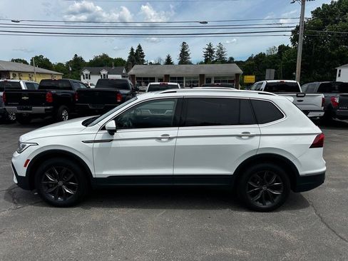 Used 2022 Volkswagen Tiguan SE AWD/4WD image 3