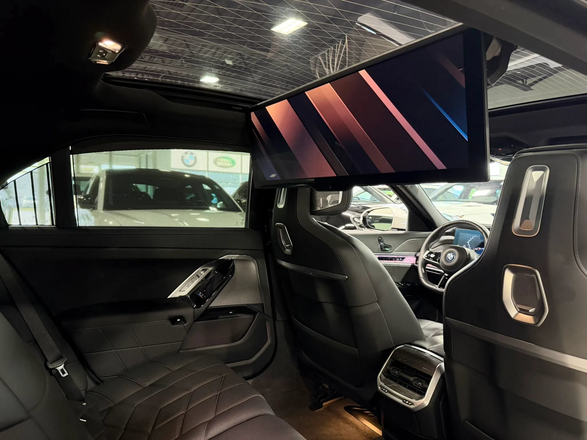 Used 2024 BMW i7 xDrive60 w/ Executive Package AWD/4WD image 29