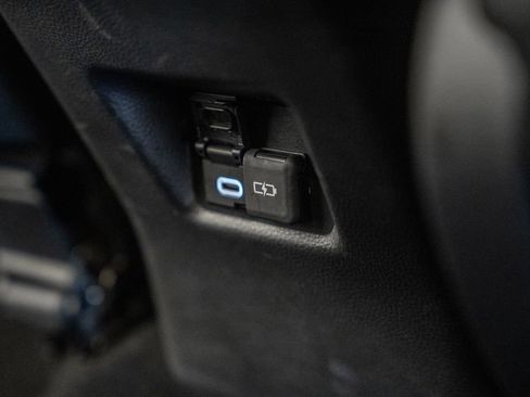 Used 2025 Toyota RAV4 XLE image 32