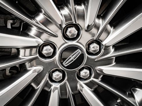 Used 2019 Lincoln Nautilus Select image 8