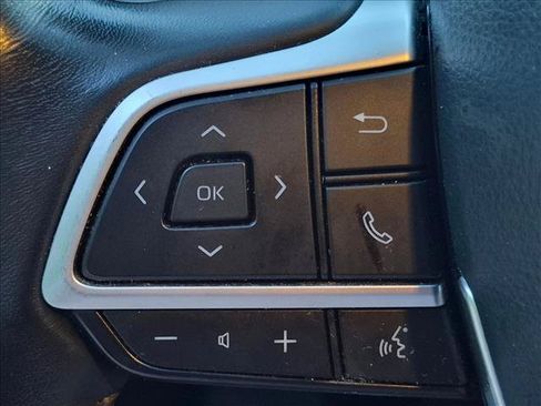 Used 2022 Toyota Highlander LE FWD image 7