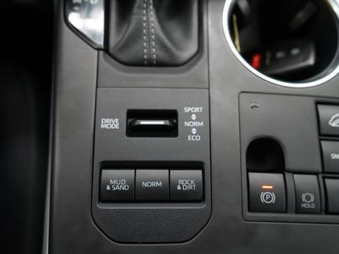 Used 2024 Toyota Highlander LE AWD/4WD image 55