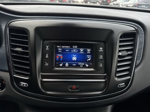 Used 2015 Chrysler 200 S w/ Comfort Group image 13