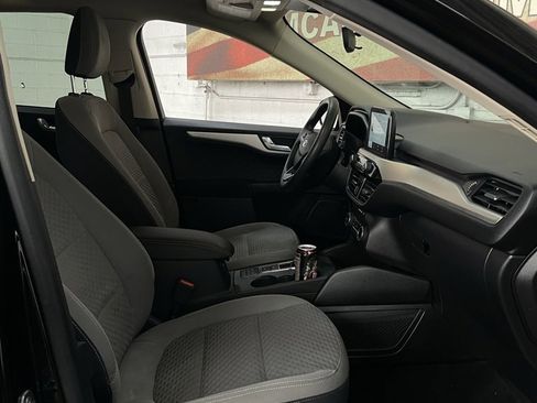 Used 2020 Ford Escape SE image 13
