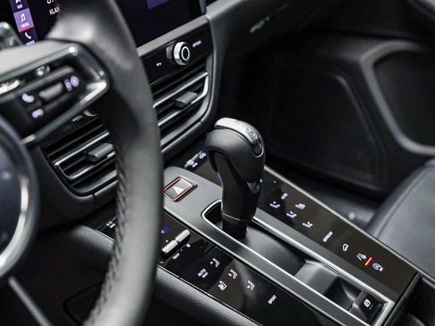 Certified 2026 Porsche Macan AWD/4WD image 24