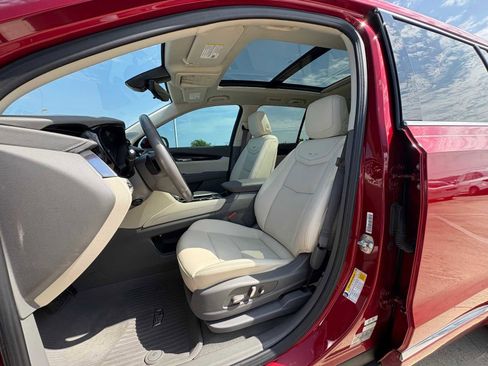 Used 2024 Cadillac XT6 Premium Luxury w/ Technology Package FWD image 15