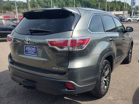 Used 2016 Toyota Highlander XLE w/ Four Season Floor Mat Package AWD/4WD image 25