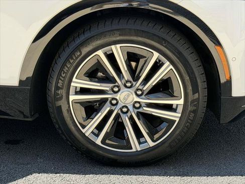 Used 2025 Cadillac Lyriq Luxury AWD/4WD image 8