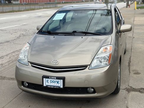 Used 2009 Toyota Prius Touring FWD image 2