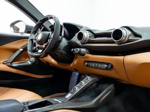 Used 2020 Ferrari 812 Superfast RWD image 27