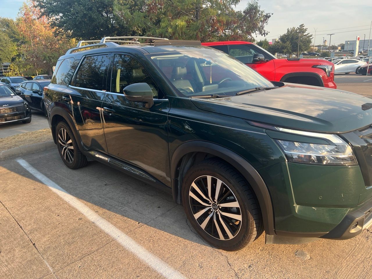 Used 2023 Nissan Pathfinder Platinum w/ Black Appearance Package FWD image 7