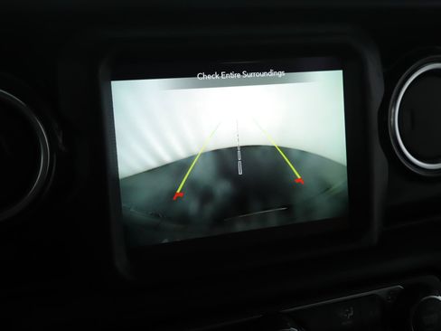 Used 2022 Jeep Wrangler Unlimited Sahara AWD/4WD image 13