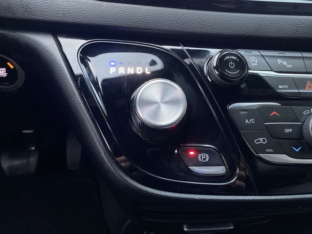 Used 2025 Chrysler Pacifica Select FWD image 26