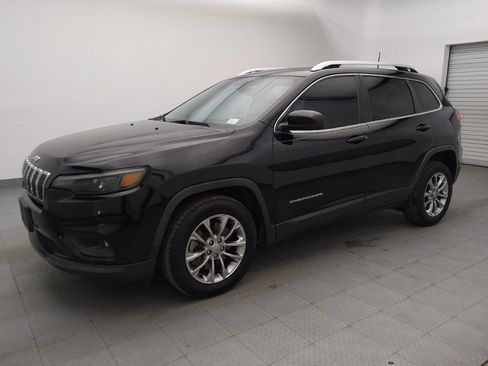 Used 2019 Jeep Cherokee Latitude Plus w/ Comfort/Convenience Group image 2