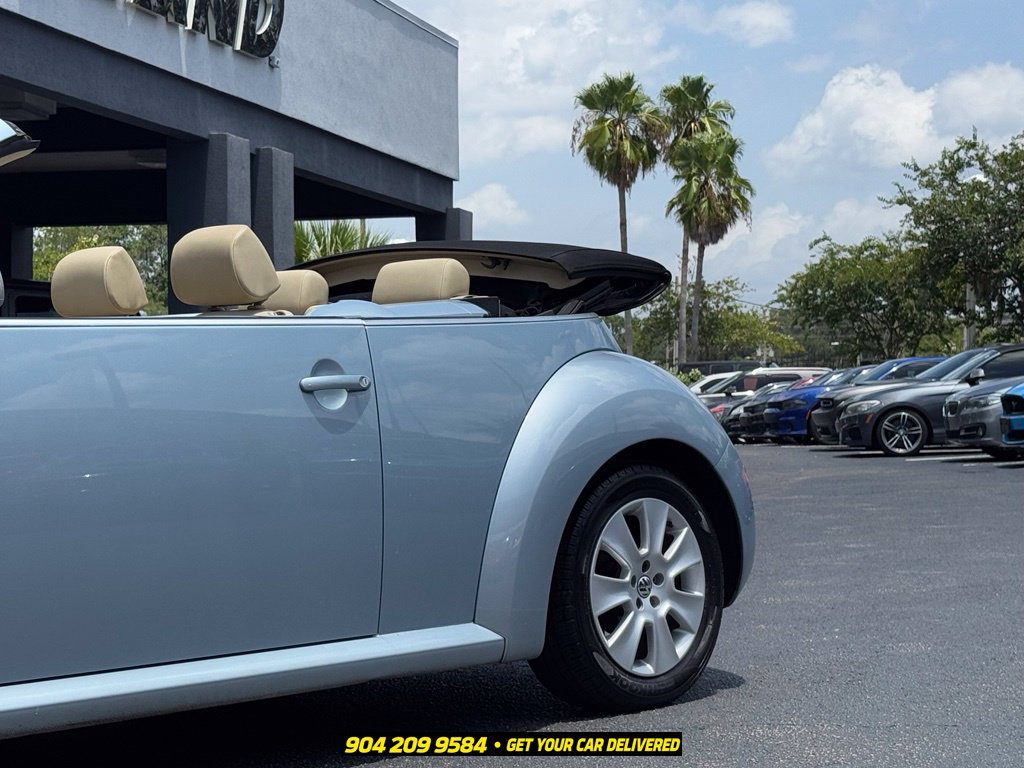 Used 2010 Volkswagen Beetle Convertible FWD image 4