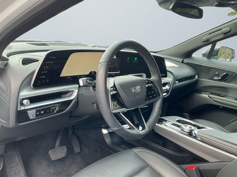 Used 2024 Cadillac Lyriq Luxury image 11