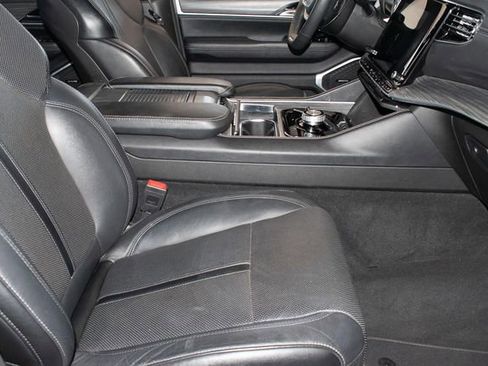Used 2024 Jeep Wagoneer L Series II w/ Flexible Seating Group AWD/4WD image 11
