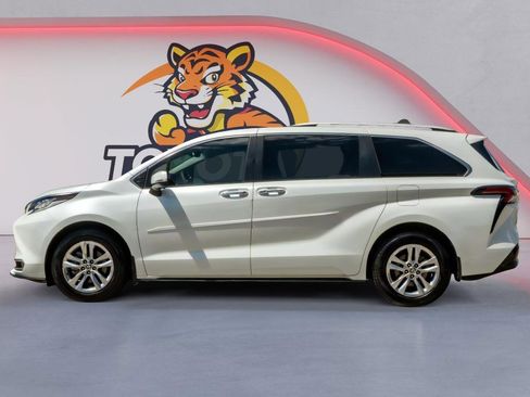 Used 2022 Toyota Sienna Limited FWD image 8