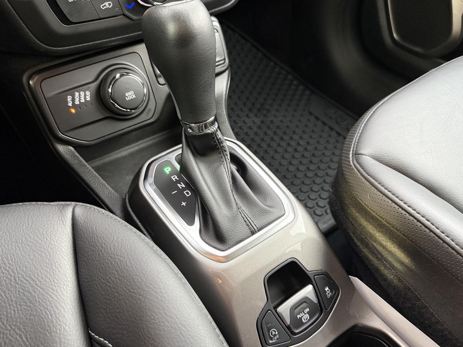Used 2022 Jeep Renegade Limited AWD/4WD image 37