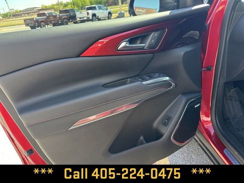 Used 2024 Chevrolet Traverse Z71 w/ Enhanced Driving Package AWD/4WD image 2