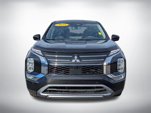Used 2025 Mitsubishi Outlander SE image 9