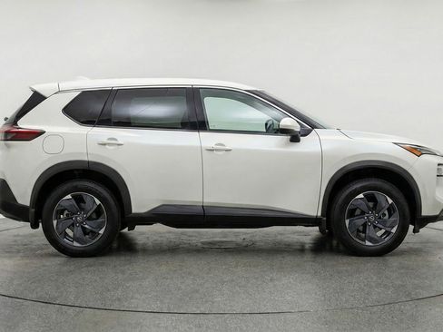 Used 2025 Nissan Rogue SV image 11