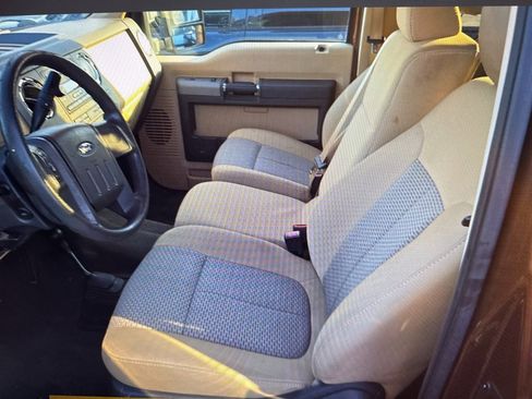 Used 2011 Ford F250 XLT w/ XLT Interior Pkg image 10