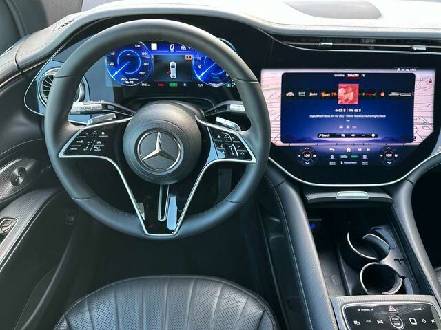 Used 2023 Mercedes-Benz EQS 580 4MATIC SUV w/ Acoustic Comfort Package image 17