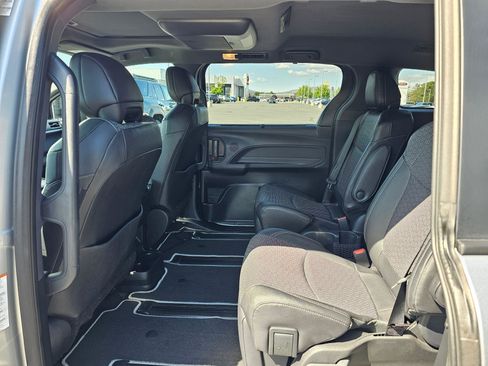 Used 2023 Toyota Sienna XSE AWD/4WD image 15