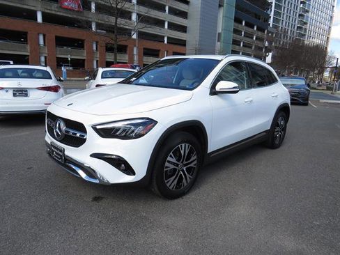 Used 2025 Mercedes-Benz GLA 250 4MATIC image 1