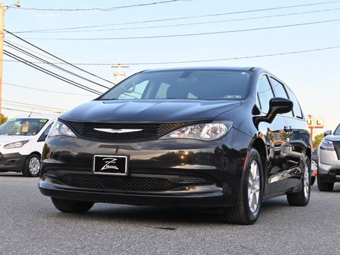 Used 2021 Chrysler Voyager LX FWD image 6