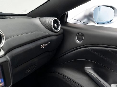 Used 2016 Ferrari California T RWD image 45