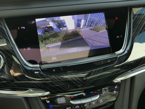 Certified 2025 Cadillac XT6 Premium Luxury FWD image 21