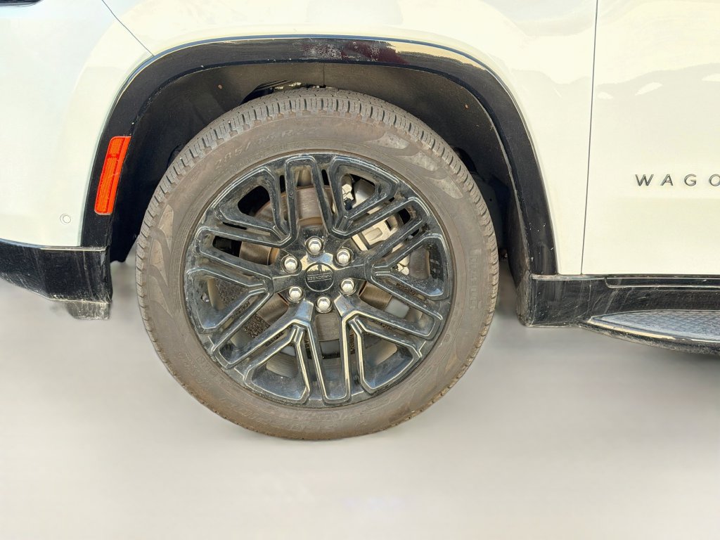 Used 2023 Jeep Wagoneer L Series II AWD/4WD image 34