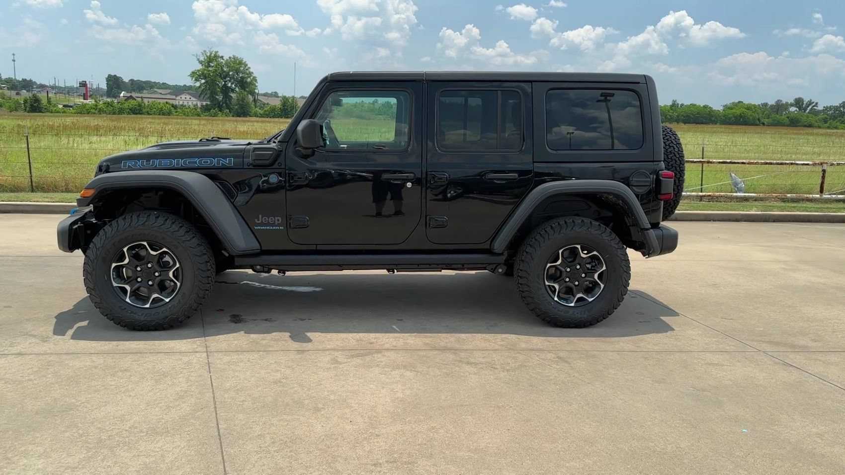 New 2023 Jeep Wrangler Unlimited Rubicon 4xe w/ Cold Weather Group AWD/4WD image 5
