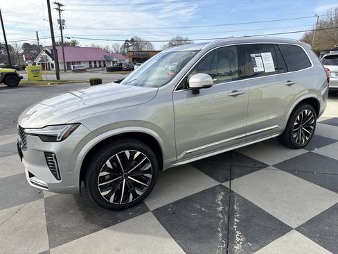 Used 2025 Volvo XC90 B5 Plus image 5