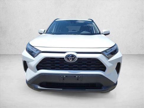 Used 2022 Toyota RAV4 XLE w/ Convenience Package FWD image 2