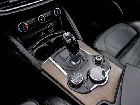 Used 2018 Alfa Romeo Stelvio Ti Sport image 31