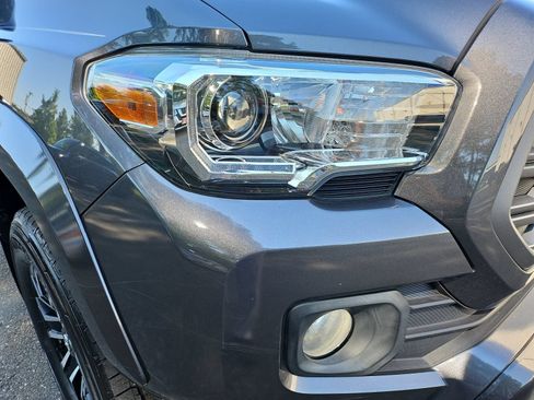Used 2021 Toyota Tacoma TRD Sport RWD image 11