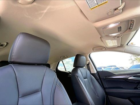 Used 2023 Buick Envision Essence image 28