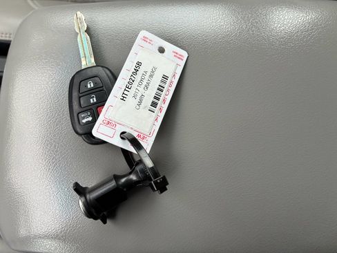 Used 2017 Toyota Camry SE image 29