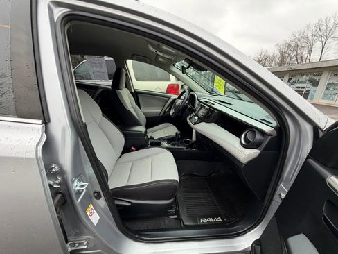 Used 2018 Toyota RAV4 LE image 13