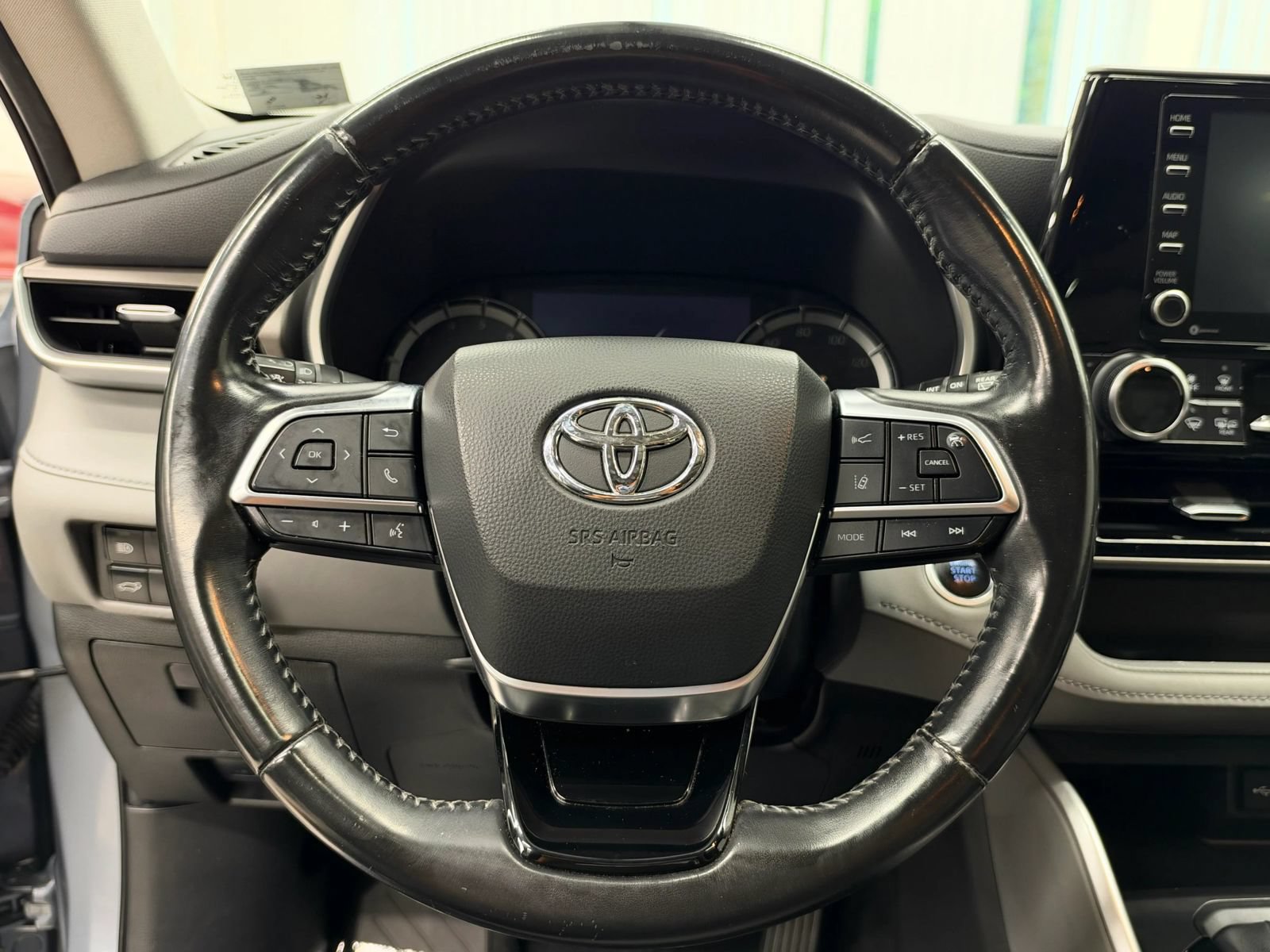 Used 2020 Toyota Highlander XLE AWD/4WD image 30