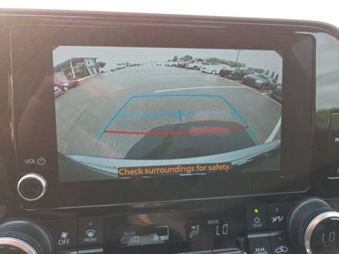 Used 2023 Toyota Highlander XLE AWD/4WD image 15