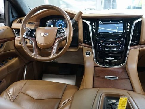 Used 2017 Cadillac Escalade Platinum image 14