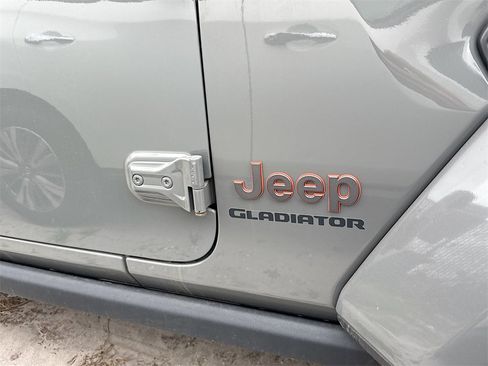 Used 2021 Jeep Gladiator Mojave w/ Auxiliary Switch Group image 6