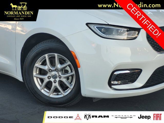 Certified 2024 Chrysler Pacifica Touring-L FWD image 5
