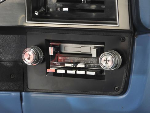 Used 1987 GMC Suburban 2WD image 22