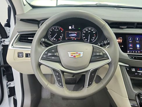 Certified 2024 Cadillac XT5 Premium Luxury w/ LPO, Floor Liner Package AWD/4WD image 19