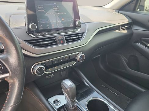 Used 2024 Nissan Altima 2.5 SR FWD image 20